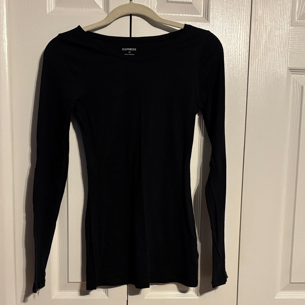 Express Women's Elegant Black Long Sleeve cotton Tee size XS  NWOT